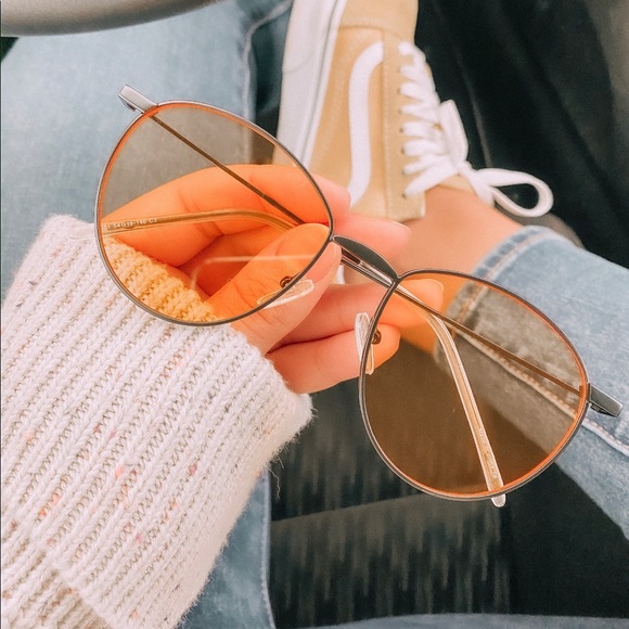 LAST ONE! Classic Bella | Sunnies - Picture 3 of 6